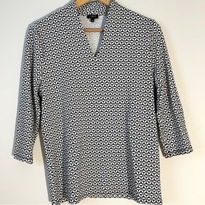 TALBOTS V Neck Tee Women XL Black White Floral Geometric 3/4 Sleeve Stretch